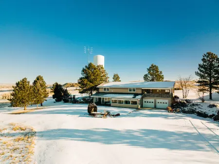 Panoramic Rocky Mountain View and Unique Services - Spacious Cozy Retreat Отели в г. Шеридан