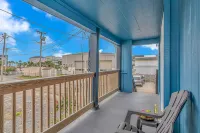 Cozy Atmosphere and Modern Kitchen Amenities - Charming Loft Escape Hotels in Garden City