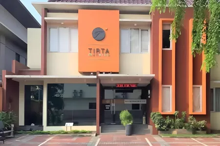 Tirta Mansion Lippo Karawaci Mitra RedDoorz Отели в г. Curug