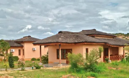 Hampi Heritage and Wilderness Resort - Junglelodges Отели в г. Торанагалу