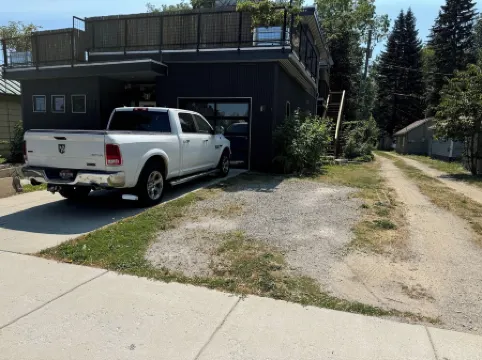 Perfect location! Downtown Beach & Ski Pad w/hot tub in the heart of Sandpoint.