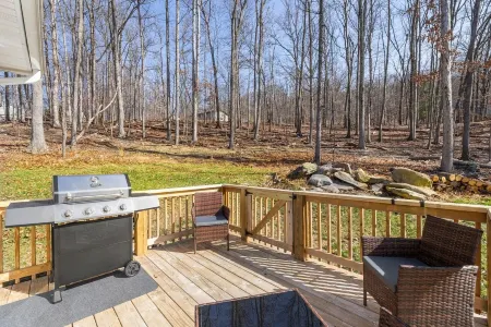 Charming 3-bedroom house with firepit and game room in gorgeous Harpers Ferry