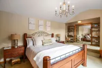 Hot Tub and Breathtaking Mountain Views - Stunning Rustic Retreat Hotels in Fannin County