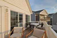 Luxe Sound & Beach Views, Beach Access, Pool, Linens Included!