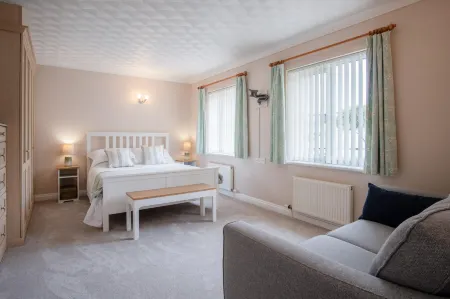 10 Warlows Meadow - 3 Bed Holiday Home - Manorbier Отели в г. Manorbier