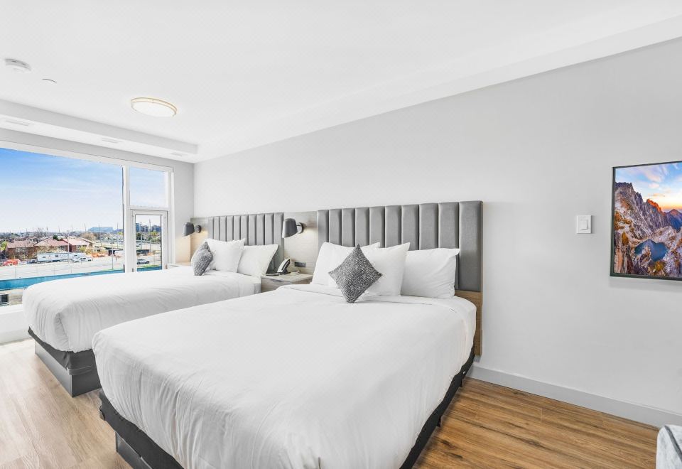 2. 스카이 호텔 &..