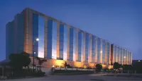 Ramada Plaza by Wyndham Palm Grove Отели в г. Мумбаи