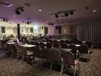 Cozy 3 Bedroom Caravan, Sleeps 8, at Parkdean Newquay Holiday Park