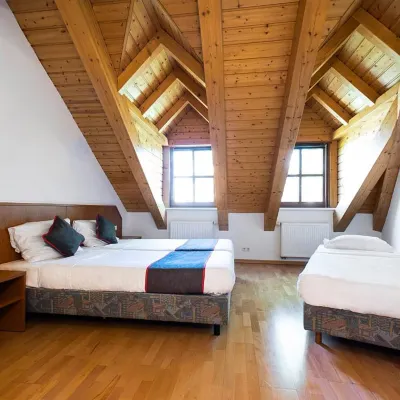 Hotel Bohemia by Vivere Stays Отели рядом с достопримечательностью «Станция метро "Германштрассе"»