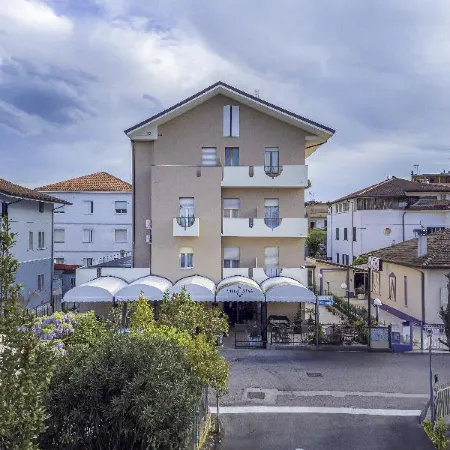 Hotel Villa Dina