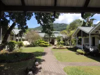 Hotel la Roussette Отели в г. Маэ