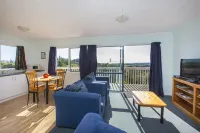 Mangawhai Retreat Apartments Hotels in Wellsford
