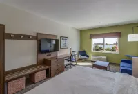 Holiday Inn Express FORT WALTON BEACH CENTRAL by IHG - Parkplatz