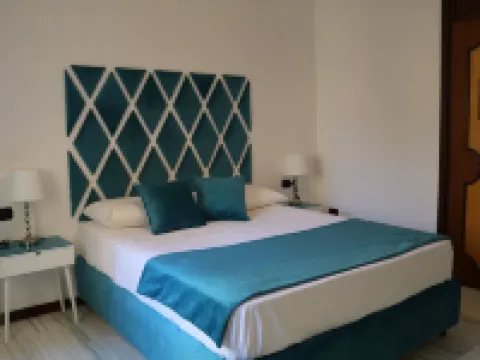 سويت نابولي ريفييرا Hotels near لونجوماره كاراتشيلو