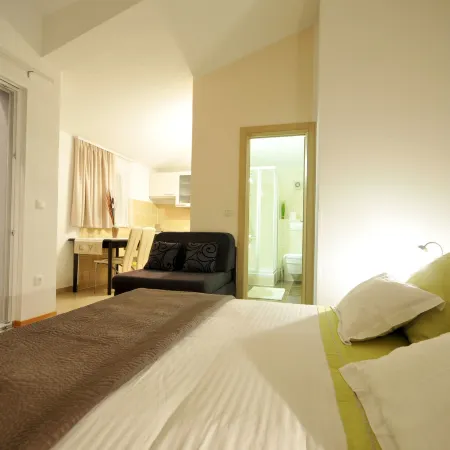 Apartments & Rooms Villa Maslina