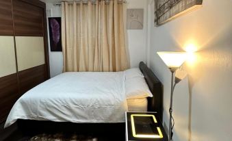 Stylish 1BR Apt w/ Fireplace & High-speed Wifi