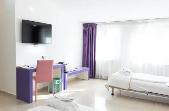 هوتل كريستينا بلاس Hotels near فلوريسكا بارك