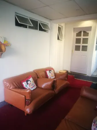 Naisar Sparkling White Apartment Отели в г. Джермистон