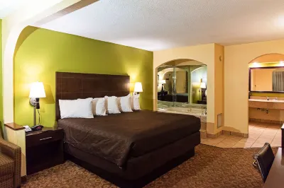 Rodeway Inn & Suites Hotels in Clarksville