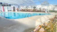 Excellent Caravan 4 Birth Sleeps 6 Tranquil Site - Pools