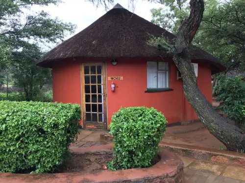 Kgogomodumo Lodge - 3-Star