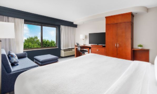 Courtyard by Marriott Manchester-Boston Regional Airport