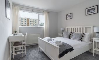 Howick House-Sleeps 5-Pet Friendly-Parking-Garden