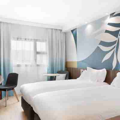Holiday Inn Marseille Airport Rooms