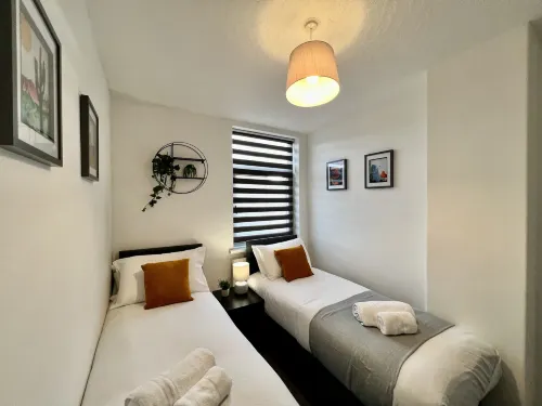 Bramhall House - delete - 4-Star