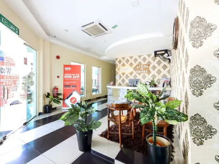 Night Queen Hotel (Kota Warisan) Отели в г. Денгкил