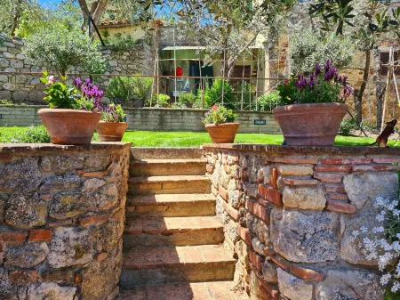 La Terrazza, Historic Tuscan Stone Residence with Garden and Terrace in Cetona