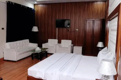 Hotel Aarsh Palace فنادق في Multan District