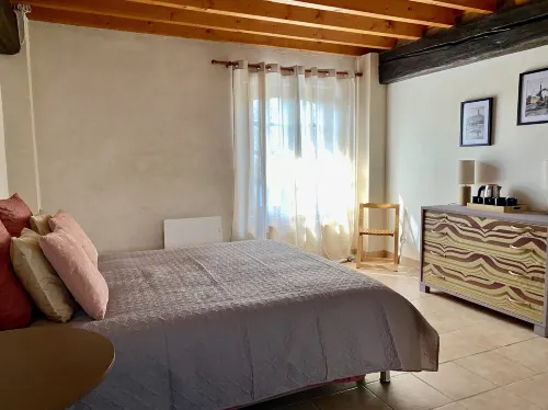 Domaine du Cellier de la Couronne Hotels in Bethon
