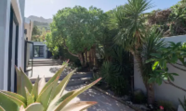 Hout & about Guest House