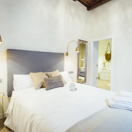 One&Lux Byron Suites
