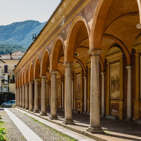 Petalo Bianco 100m from Lake - Happy Rentals