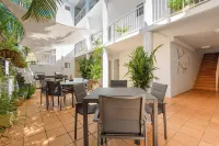 Port Douglas Apartments - Adults Only Oasis - parcheggio