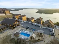 A Birds Eye Bridge View - 5 Bdr w/ Private Hot Tub