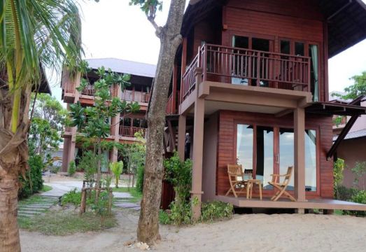 5. 코 마 비치 리..