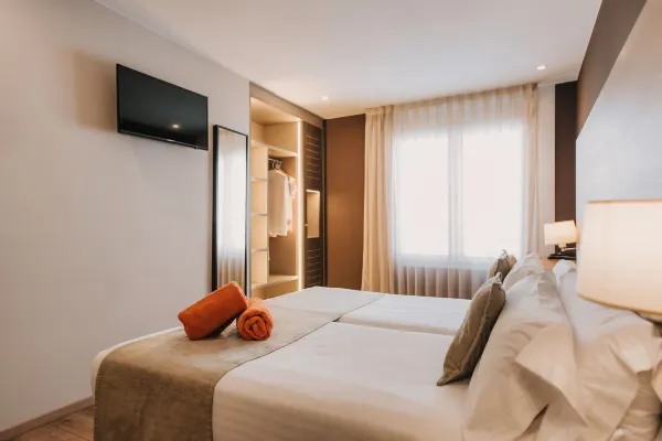 溫莎託薩飯店 – 限成人+16