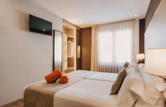 温莎託薩酒店 – 限成人+16