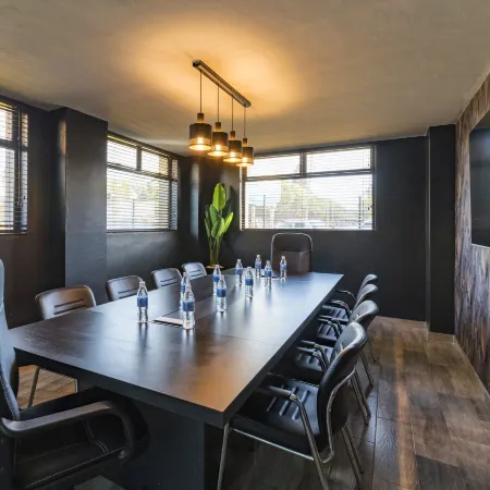 N1 Hotel Rotten Row Harare Отели в г. Хараре