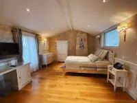 Château la Rose Perrière Hotels in Lussac