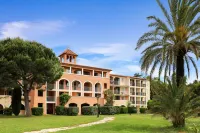 Sowell Family Port Grimaud Hôtels à proximité de : Golf Club de Beauvallon