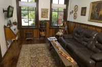 The Tinder Guest House Hotels in Ashland
