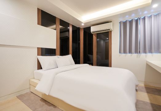 Show Hotel - Housity