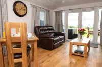 Super King Lodge-Sleeps 2-HotTub-Sea View - Haustierfreundliche