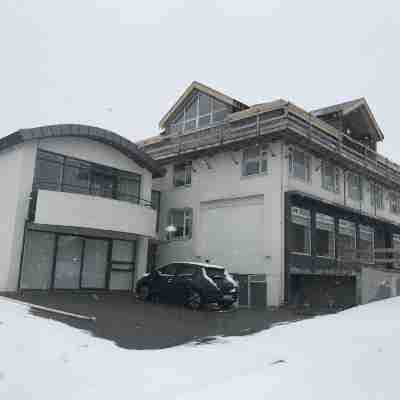 Om Apartments Hotel Exterior