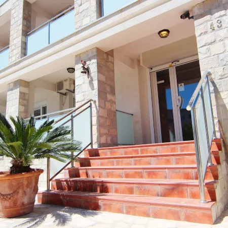 Mila & Aleksandr Apartments