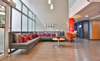 ibis Maringa